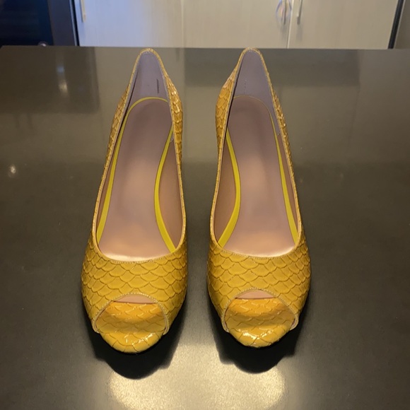NWT Eldof Peep Toe Pumps in Yellow Snake - Picture 8 of 12